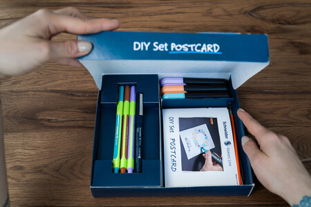 The Schneider postcard DIY set contains everything you need for creating something personalized and special. 