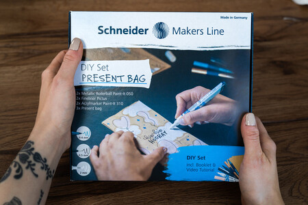 The Schneider present bag DIY set offers the opportunity to create your own unique, artistic bags.